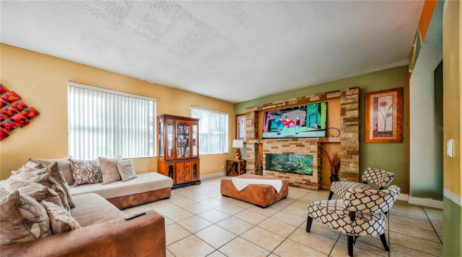 DAVENPORT, Florida 33897, 5 Bedrooms Bedrooms, ,4 BathroomsBathrooms,Residential,For Sale,KETTERING,0,MFRO6430637