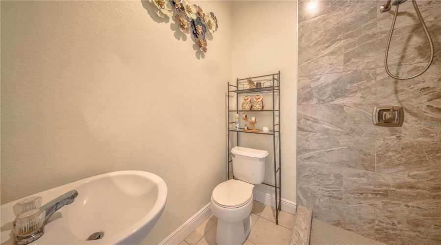 Bathroom first floor