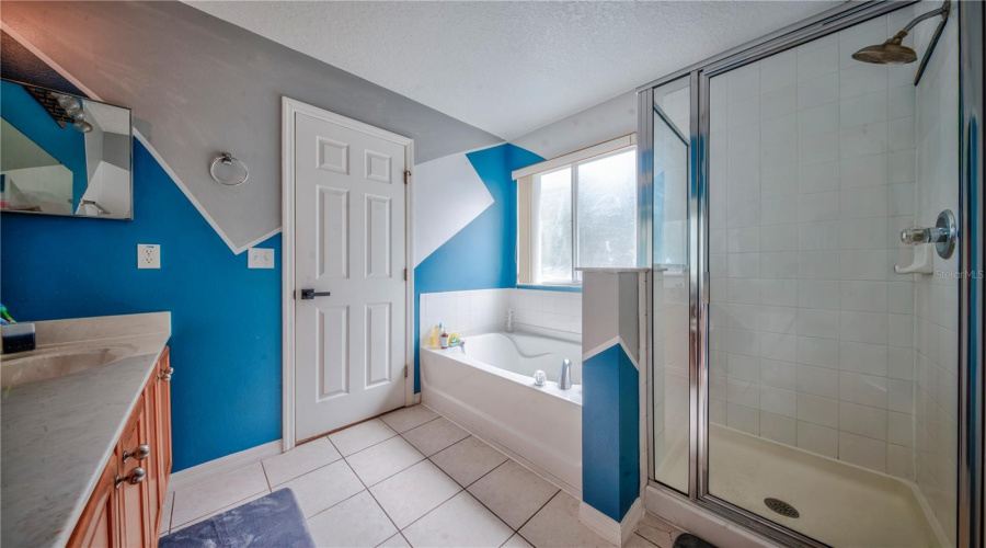 DAVENPORT, Florida 33897, 5 Bedrooms Bedrooms, ,4 BathroomsBathrooms,Residential,For Sale,KETTERING,0,MFRO6430637