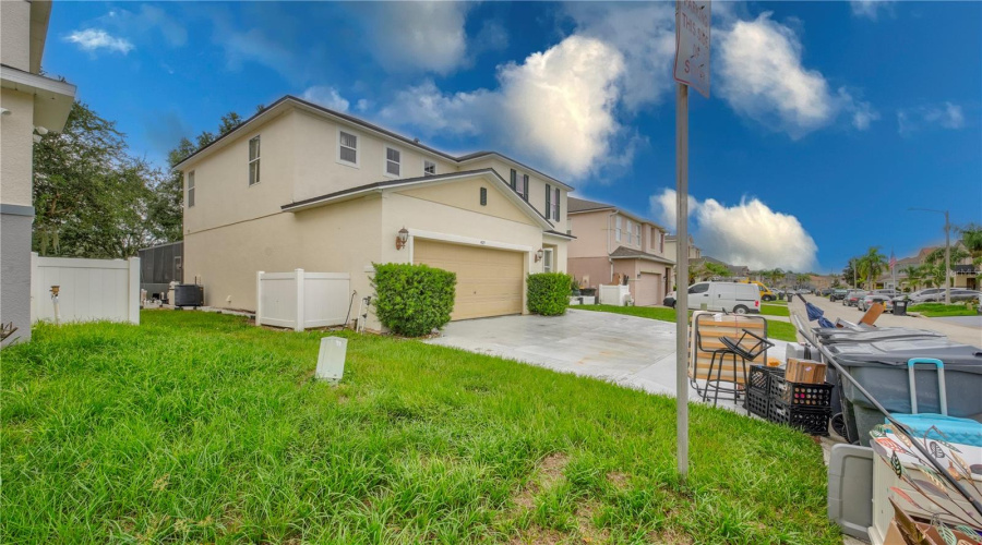 DAVENPORT, Florida 33897, 5 Bedrooms Bedrooms, ,4 BathroomsBathrooms,Residential,For Sale,KETTERING,0,MFRO6430637