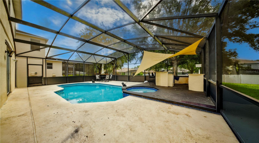 DAVENPORT, Florida 33897, 5 Bedrooms Bedrooms, ,4 BathroomsBathrooms,Residential,For Sale,KETTERING,0,MFRO6430637