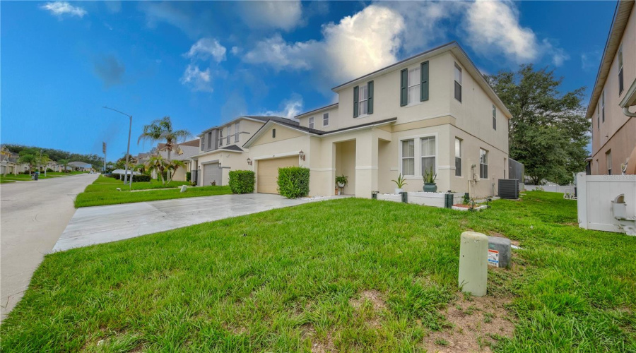 DAVENPORT, Florida 33897, 5 Bedrooms Bedrooms, ,4 BathroomsBathrooms,Residential,For Sale,KETTERING,0,MFRO6430637