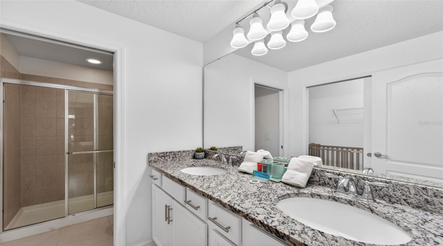 Kissimmee, Florida 34747, 5 Bedrooms Bedrooms, ,4 Bathroomsbathrooms,Residential,For Sale,Dubai,0,Mfro6426374
