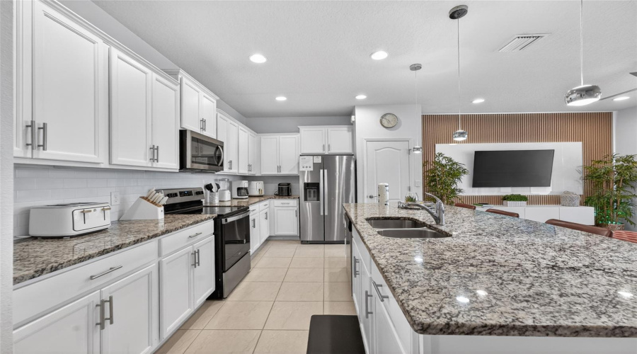 Kissimmee, Florida 34747, 5 Bedrooms Bedrooms, ,4 Bathroomsbathrooms,Residential,For Sale,Dubai,0,Mfro6426374