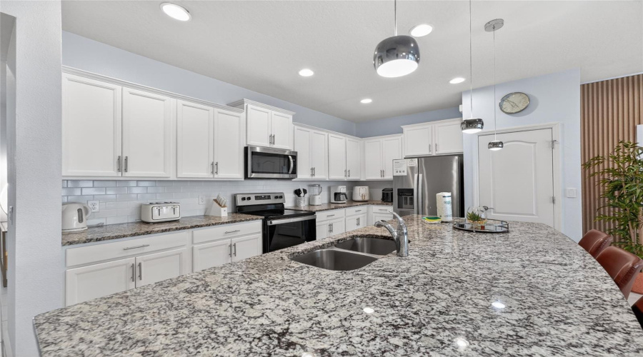 Kissimmee, Florida 34747, 5 Bedrooms Bedrooms, ,4 Bathroomsbathrooms,Residential,For Sale,Dubai,0,Mfro6426374