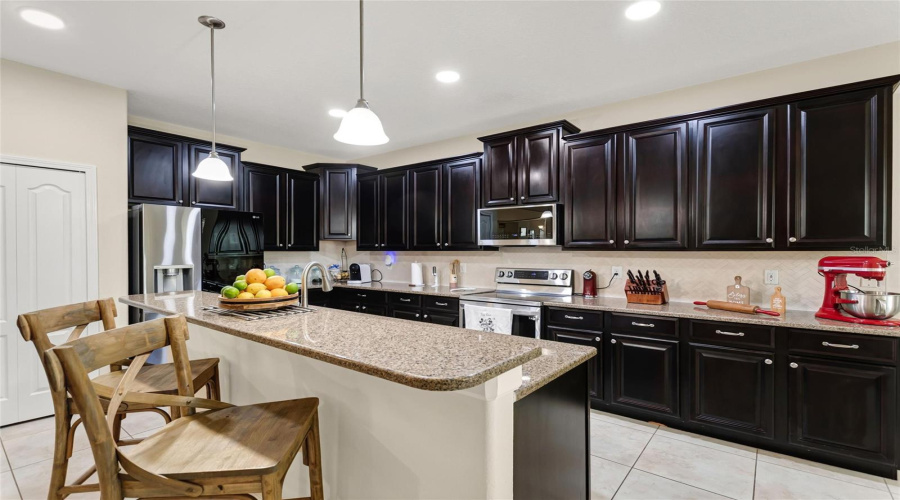 DAVENPORT, Florida 33896, 3 Bedrooms Bedrooms, ,3 BathroomsBathrooms,Residential,For Sale,PALMETTO DUNES ST,0,MFRS5152300