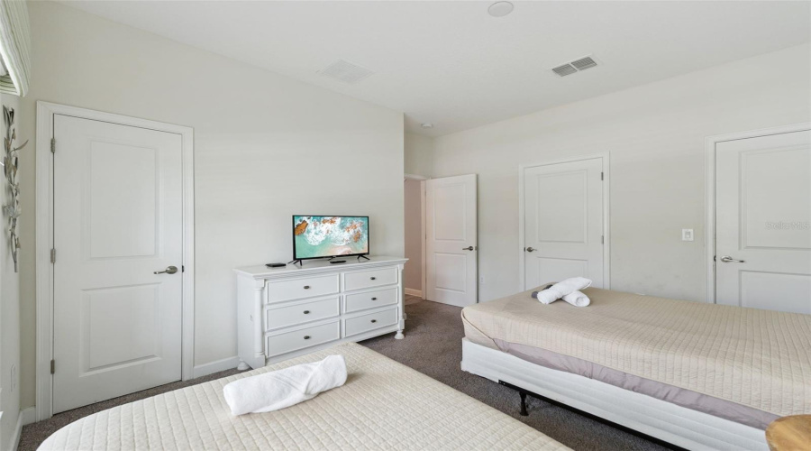 DAVENPORT, Florida 33896, 4 Bedrooms Bedrooms, ,3 BathroomsBathrooms,Residential,For Sale,DOGLEG,0,MFRO6328880
