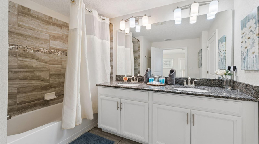 DAVENPORT, Florida 33896, 4 Bedrooms Bedrooms, ,3 BathroomsBathrooms,Residential,For Sale,DOGLEG,0,MFRO6328880