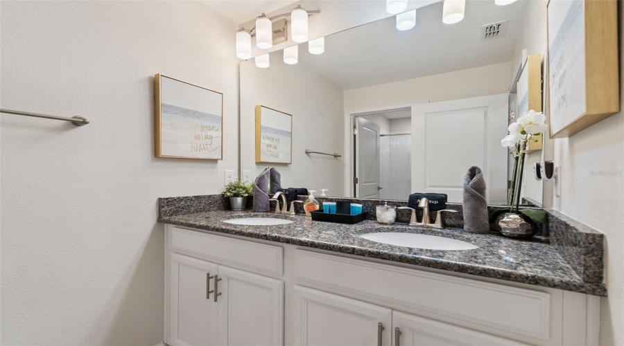 DAVENPORT, Florida 33896, 4 Bedrooms Bedrooms, ,3 BathroomsBathrooms,Residential,For Sale,DOGLEG,0,MFRO6328880