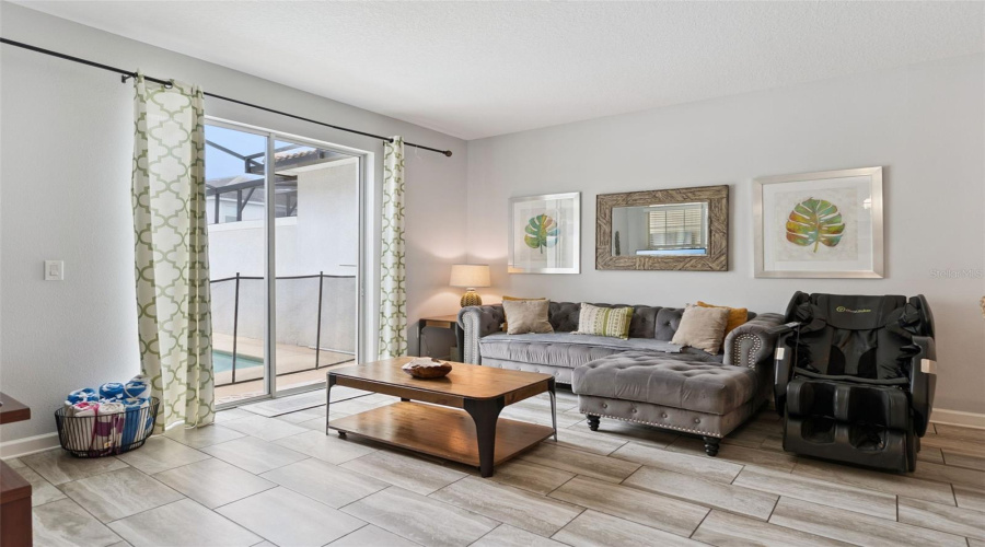 DAVENPORT, Florida 33896, 4 Bedrooms Bedrooms, ,3 BathroomsBathrooms,Residential,For Sale,DOGLEG,0,MFRO6328880