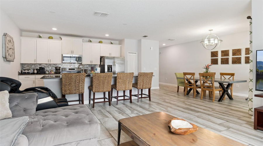 DAVENPORT, Florida 33896, 4 Bedrooms Bedrooms, ,3 BathroomsBathrooms,Residential,For Sale,DOGLEG,0,MFRO6328880