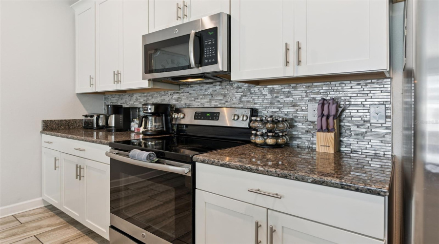 DAVENPORT, Florida 33896, 4 Bedrooms Bedrooms, ,3 BathroomsBathrooms,Residential,For Sale,DOGLEG,0,MFRO6328880