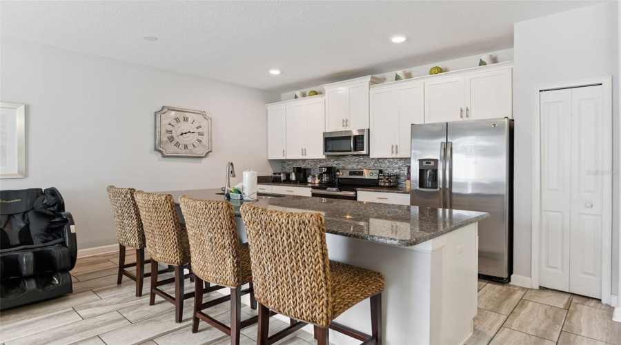 DAVENPORT, Florida 33896, 4 Bedrooms Bedrooms, ,3 BathroomsBathrooms,Residential,For Sale,DOGLEG,0,MFRO6328880