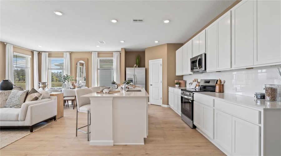 DAVENPORT, Florida 33837, 4 Bedrooms Bedrooms, ,3 BathroomsBathrooms,Residential,For Sale,EASTMINSTER,0,MFRO6415680