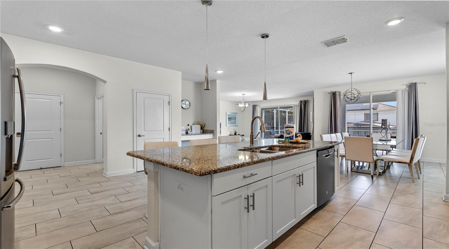 DAVENPORT, Florida 33896, 6 Bedrooms Bedrooms, ,5 BathroomsBathrooms,Residential,For Sale,FLANGE,0,MFRO6408222