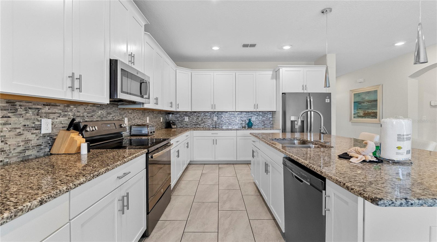 DAVENPORT, Florida 33896, 6 Bedrooms Bedrooms, ,5 BathroomsBathrooms,Residential,For Sale,FLANGE,0,MFRO6408222