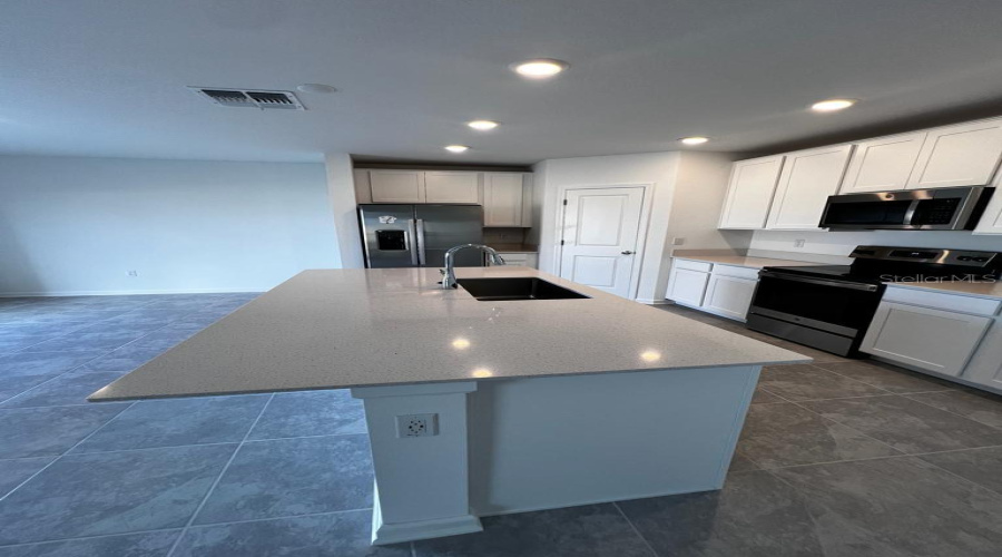 DAVENPORT, Florida 33837, 4 Bedrooms Bedrooms, ,2 BathroomsBathrooms,Residential,For Sale,AQUA,0,MFRO6429595