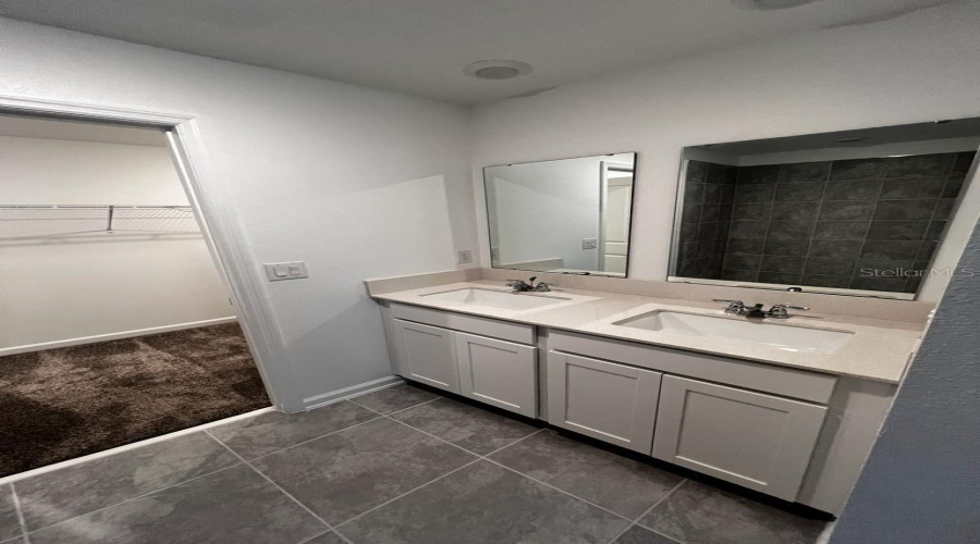 DAVENPORT, Florida 33837, 4 Bedrooms Bedrooms, ,2 BathroomsBathrooms,Residential,For Sale,AQUA,0,MFRO6429595