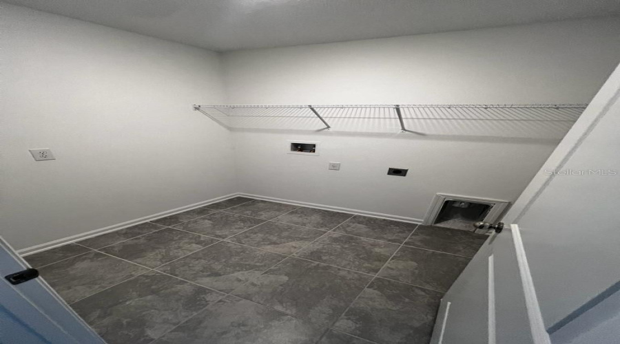 DAVENPORT, Florida 33837, 4 Bedrooms Bedrooms, ,2 BathroomsBathrooms,Residential,For Sale,AQUA,0,MFRO6429595
