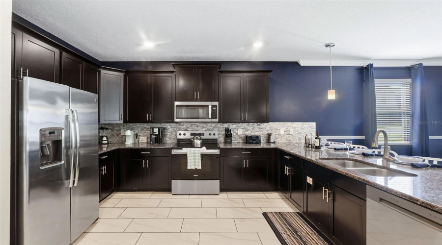 DAVENPORT, Florida 33896, 8 Bedrooms Bedrooms, ,5 BathroomsBathrooms,Residential,For Sale,HAZARD,0,MFRO6431510