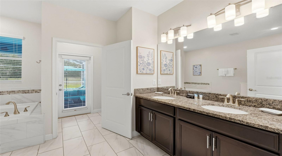 DAVENPORT, Florida 33896, 8 Bedrooms Bedrooms, ,5 BathroomsBathrooms,Residential,For Sale,HAZARD,0,MFRO6431510
