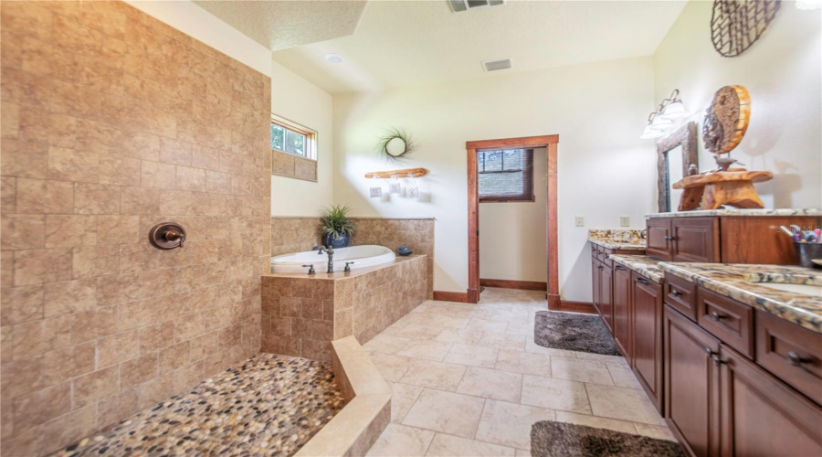 Davenport, Florida 33837, 4 Bedrooms Bedrooms, ,3 Bathroomsbathrooms,Residential,For Sale,Horseshoe Creek,0,Mfrp4939507