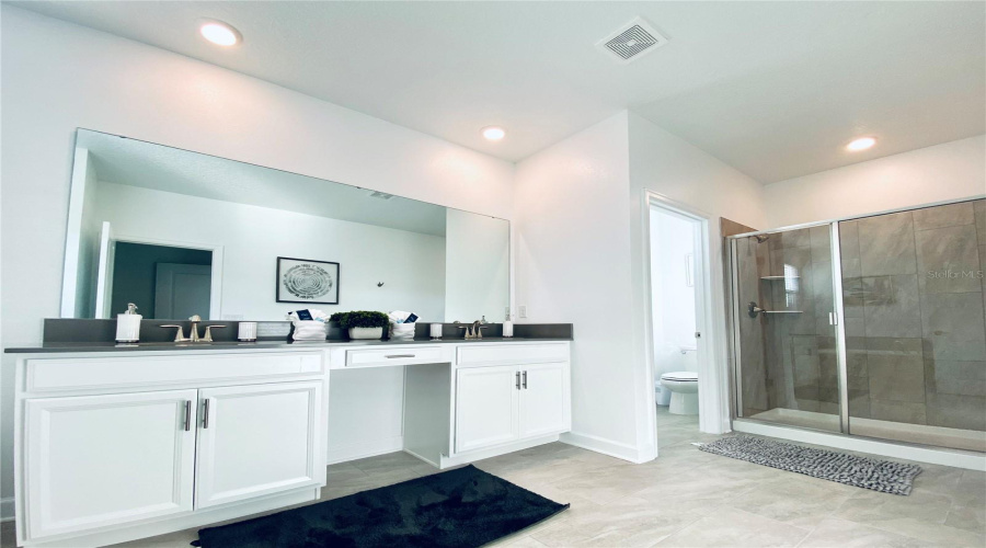 DAVENPORT, Florida 33896, 5 Bedrooms Bedrooms, ,5 BathroomsBathrooms,Residential,For Sale,WHISTLING STRAITS,0,MFRO6431609