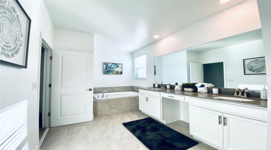DAVENPORT, Florida 33896, 5 Bedrooms Bedrooms, ,5 BathroomsBathrooms,Residential,For Sale,WHISTLING STRAITS,0,MFRO6431609
