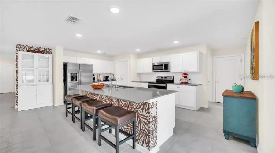 KISSIMMEE, Florida 34746, 6 Bedrooms Bedrooms, ,3 BathroomsBathrooms,Residential,For Sale,SUNNY CREEK PL,0,MFRO6397316