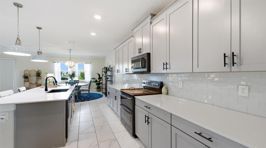 DAVENPORT, Florida 33896, 4 Bedrooms Bedrooms, ,3 BathroomsBathrooms,Residential,For Sale,OLYMPIC CLUB,0,MFRS5155098