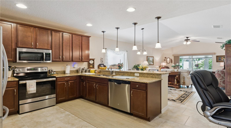 DAVENPORT, Florida 33837, 4 Bedrooms Bedrooms, ,4 BathroomsBathrooms,Residential,For Sale,CADIZ,0,MFRO6431343