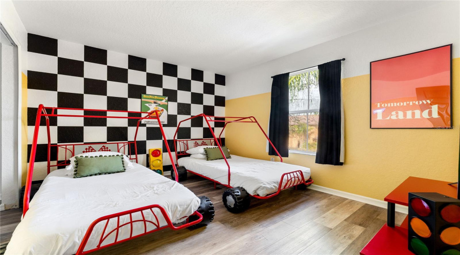Bedroom 4 Grand Prix