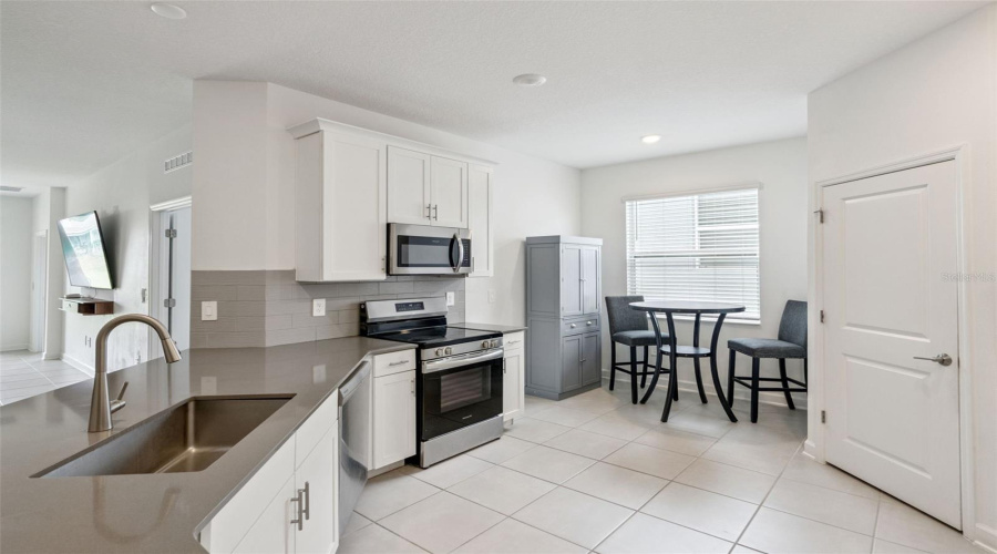DAVENPORT, Florida 33837, 4 Bedrooms Bedrooms, ,3 BathroomsBathrooms,Residential,For Sale,WANDSWORTH,0,MFRO6430703