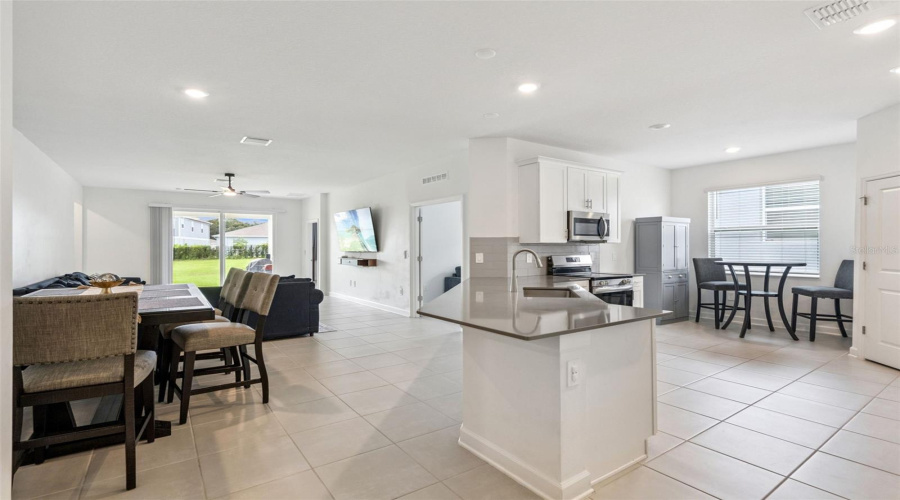 DAVENPORT, Florida 33837, 4 Bedrooms Bedrooms, ,3 BathroomsBathrooms,Residential,For Sale,WANDSWORTH,0,MFRO6430703