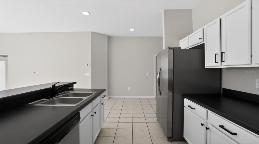 DAVENPORT, Florida 33837, 5 Bedrooms Bedrooms, ,3 BathroomsBathrooms,Residential,For Sale,CADIZ,0,MFRO6404578