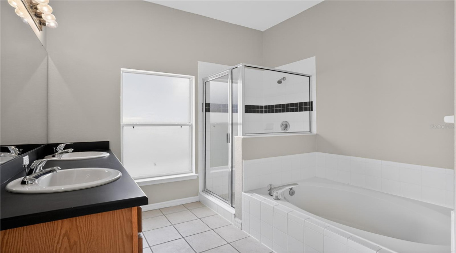 DAVENPORT, Florida 33837, 5 Bedrooms Bedrooms, ,3 BathroomsBathrooms,Residential,For Sale,CADIZ,0,MFRO6404578