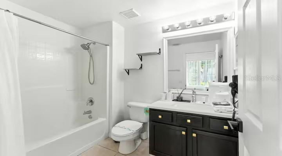 KISSIMMEE, Florida 34746, 4 Bedrooms Bedrooms, ,3 BathroomsBathrooms,Residential,For Sale,LAKE BERKLEY DR,0,MFRO6431899