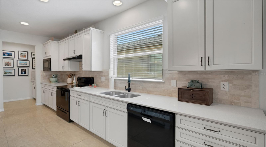 DAVENPORT, Florida 33837, 3 Bedrooms Bedrooms, ,2 BathroomsBathrooms,Residential,For Sale,VIGO,0,MFRS5154864