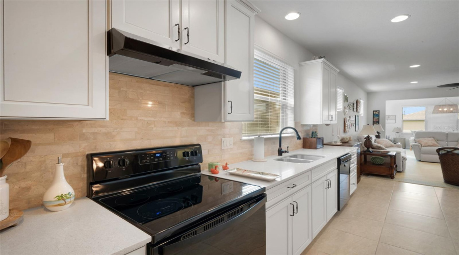 DAVENPORT, Florida 33837, 3 Bedrooms Bedrooms, ,2 BathroomsBathrooms,Residential,For Sale,VIGO,0,MFRS5154864