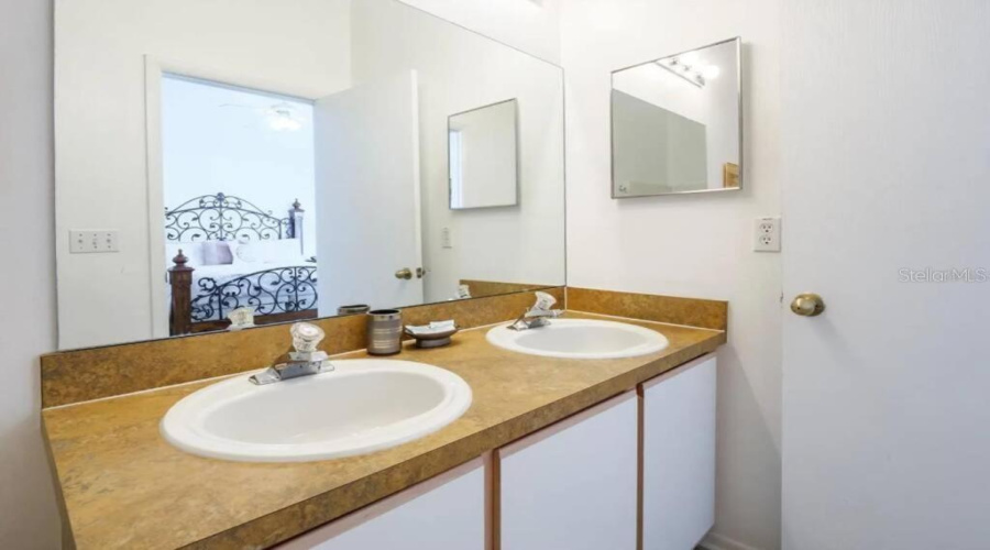 DAVENPORT, Florida 33897, 4 Bedrooms Bedrooms, ,3 BathroomsBathrooms,Residential,For Sale,BLOOMINGDALE,0,MFRS5155219