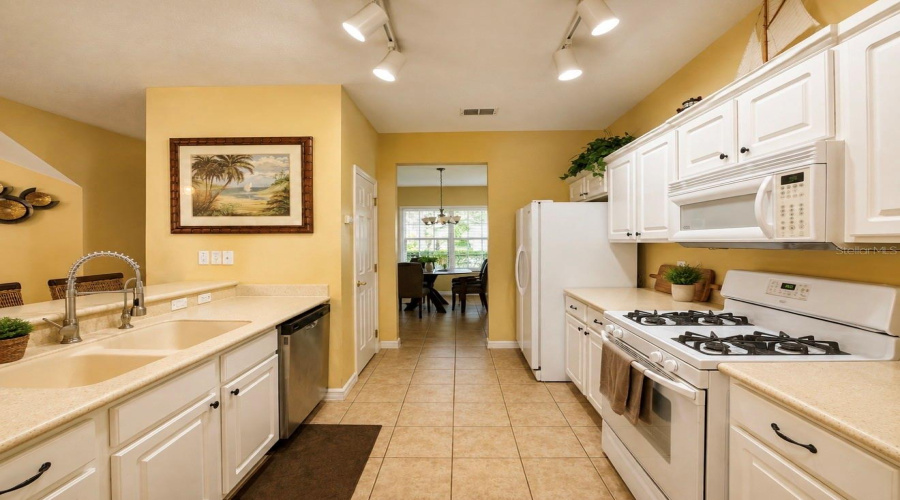 KISSIMMEE, Florida 34747, 7 Bedrooms Bedrooms, ,6 BathroomsBathrooms,Residential,For Sale,ACADIA ESTATES,0,MFRO6431294