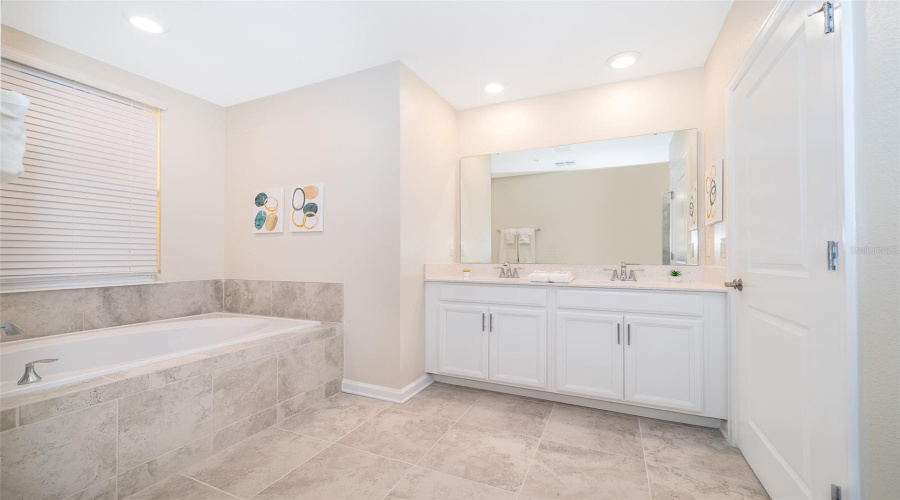 DAVENPORT, Florida 33896, 2 Bedrooms Bedrooms, ,2 BathroomsBathrooms,Residential,For Sale,OCEAN COURSE,0,MFRS5155308