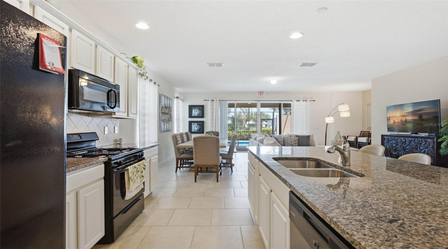 DAVENPORT, Florida 33837, 5 Bedrooms Bedrooms, ,5 BathroomsBathrooms,Residential,For Sale,TERRASONESTA,0,MFRO6427866