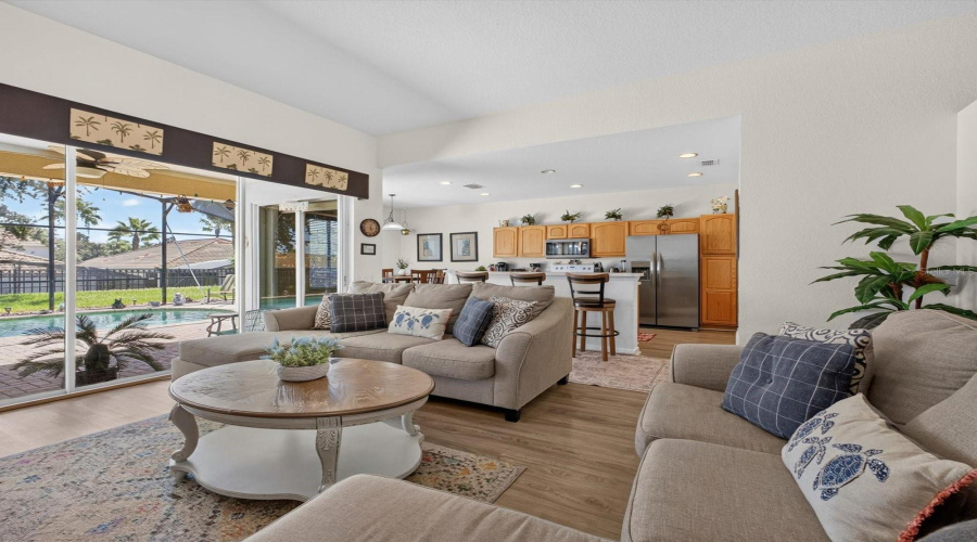 Kissimmee, Florida 34747, 5 Bedrooms Bedrooms, ,5 Bathroomsbathrooms,Residential,For Sale,Teascone,0,Mfrs5154949