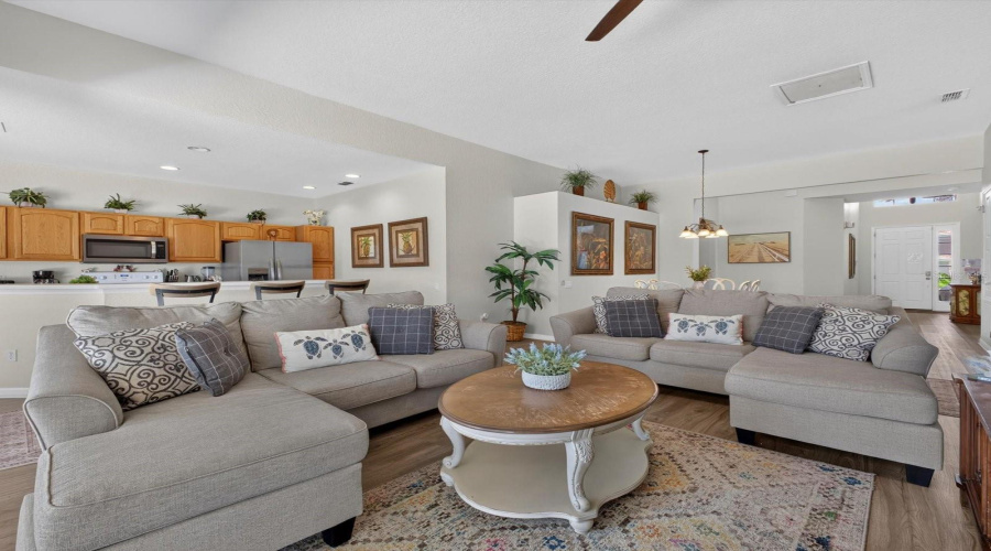 Kissimmee, Florida 34747, 5 Bedrooms Bedrooms, ,5 Bathroomsbathrooms,Residential,For Sale,Teascone,0,Mfrs5154949