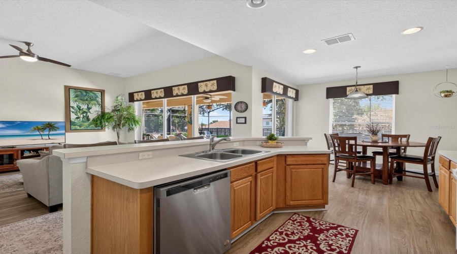 Kissimmee, Florida 34747, 5 Bedrooms Bedrooms, ,5 Bathroomsbathrooms,Residential,For Sale,Teascone,0,Mfrs5154949