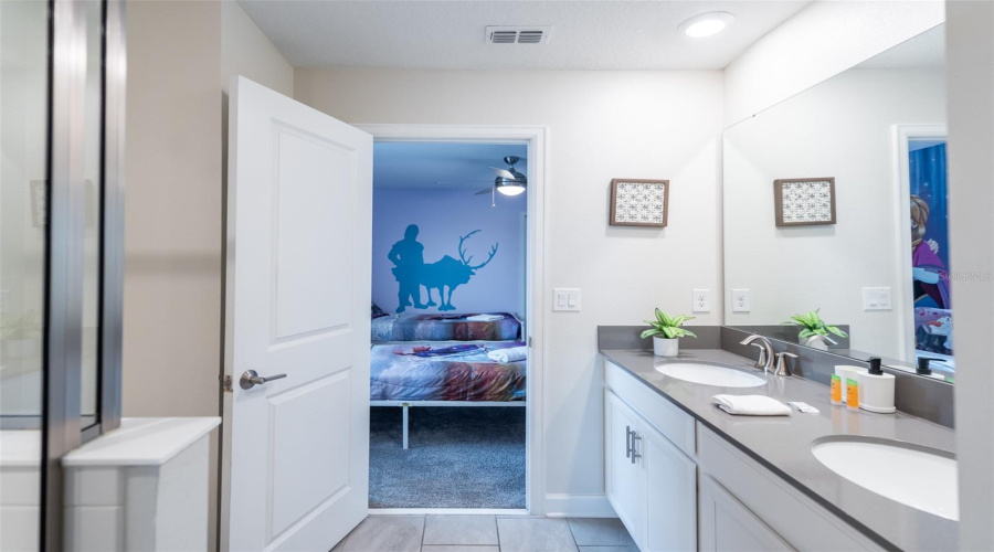 KISSIMMEE, Florida 34746, 8 Bedrooms Bedrooms, ,5 BathroomsBathrooms,Residential,For Sale,OXYMORON,0,MFRO6430382