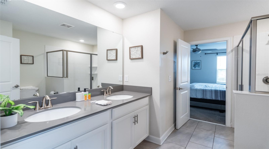 KISSIMMEE, Florida 34746, 8 Bedrooms Bedrooms, ,5 BathroomsBathrooms,Residential,For Sale,OXYMORON,0,MFRO6430382
