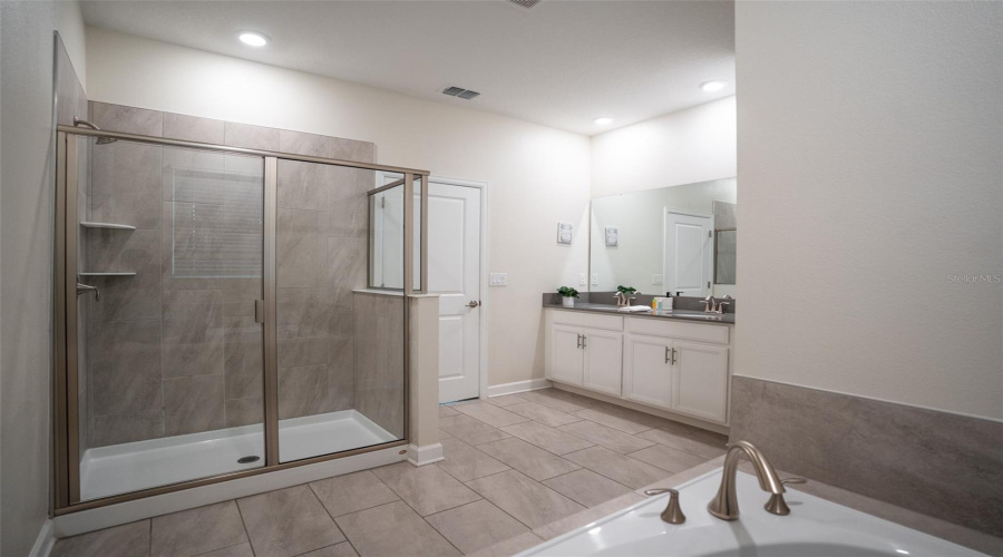 KISSIMMEE, Florida 34746, 8 Bedrooms Bedrooms, ,5 BathroomsBathrooms,Residential,For Sale,OXYMORON,0,MFRO6430382