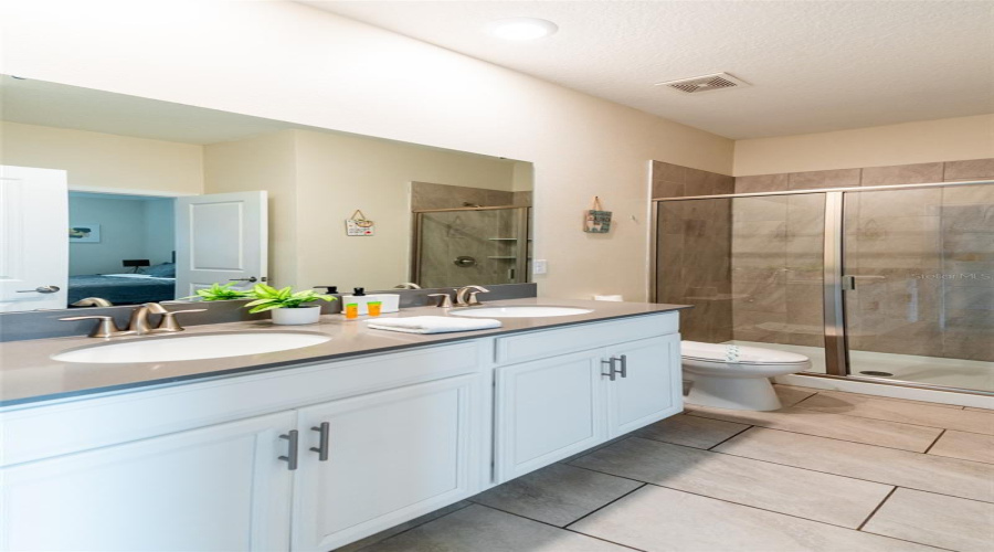 KISSIMMEE, Florida 34746, 8 Bedrooms Bedrooms, ,5 BathroomsBathrooms,Residential,For Sale,OXYMORON,0,MFRO6430382